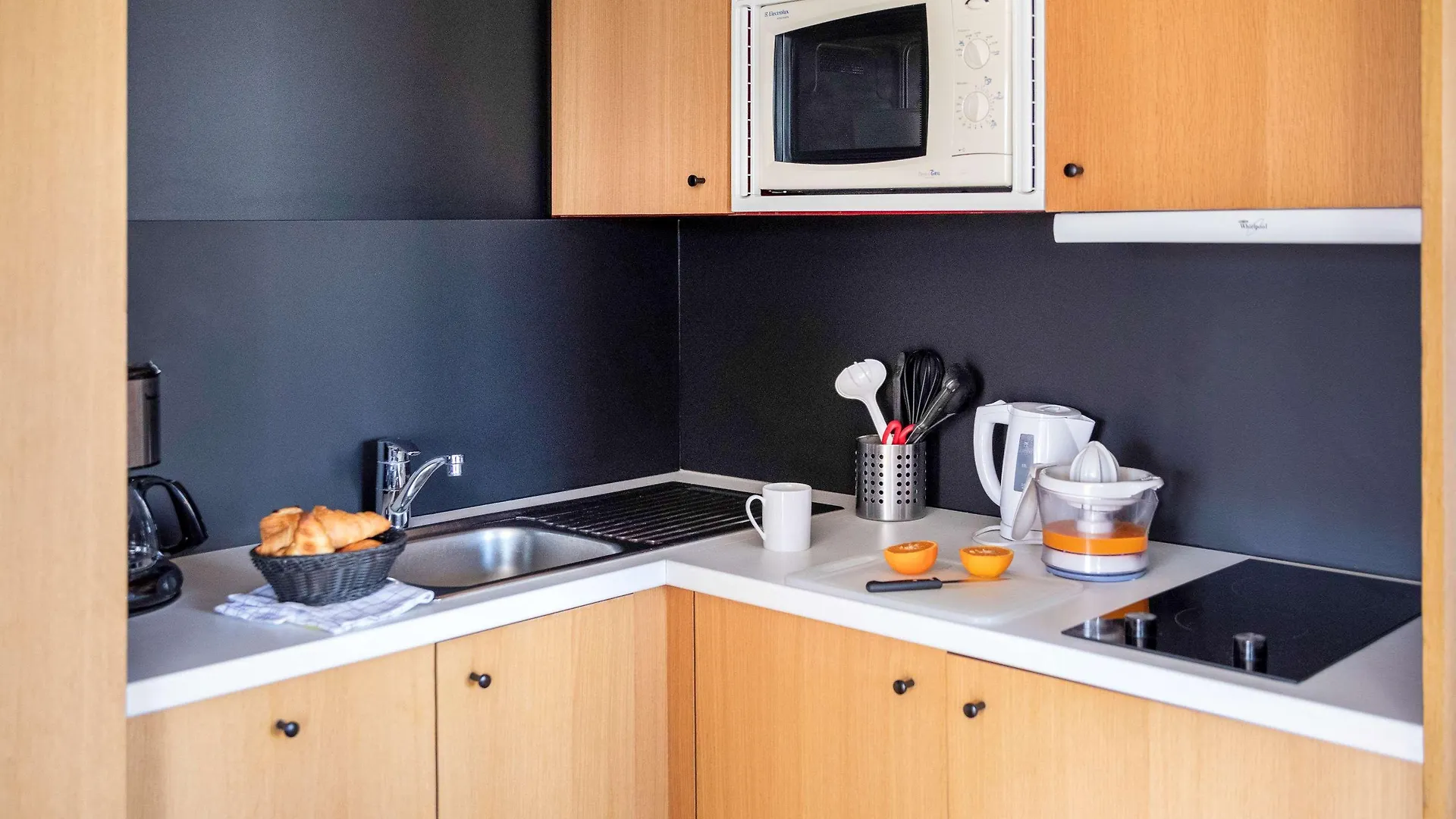 Aparthotel Adagio Annecy Centre 4*,